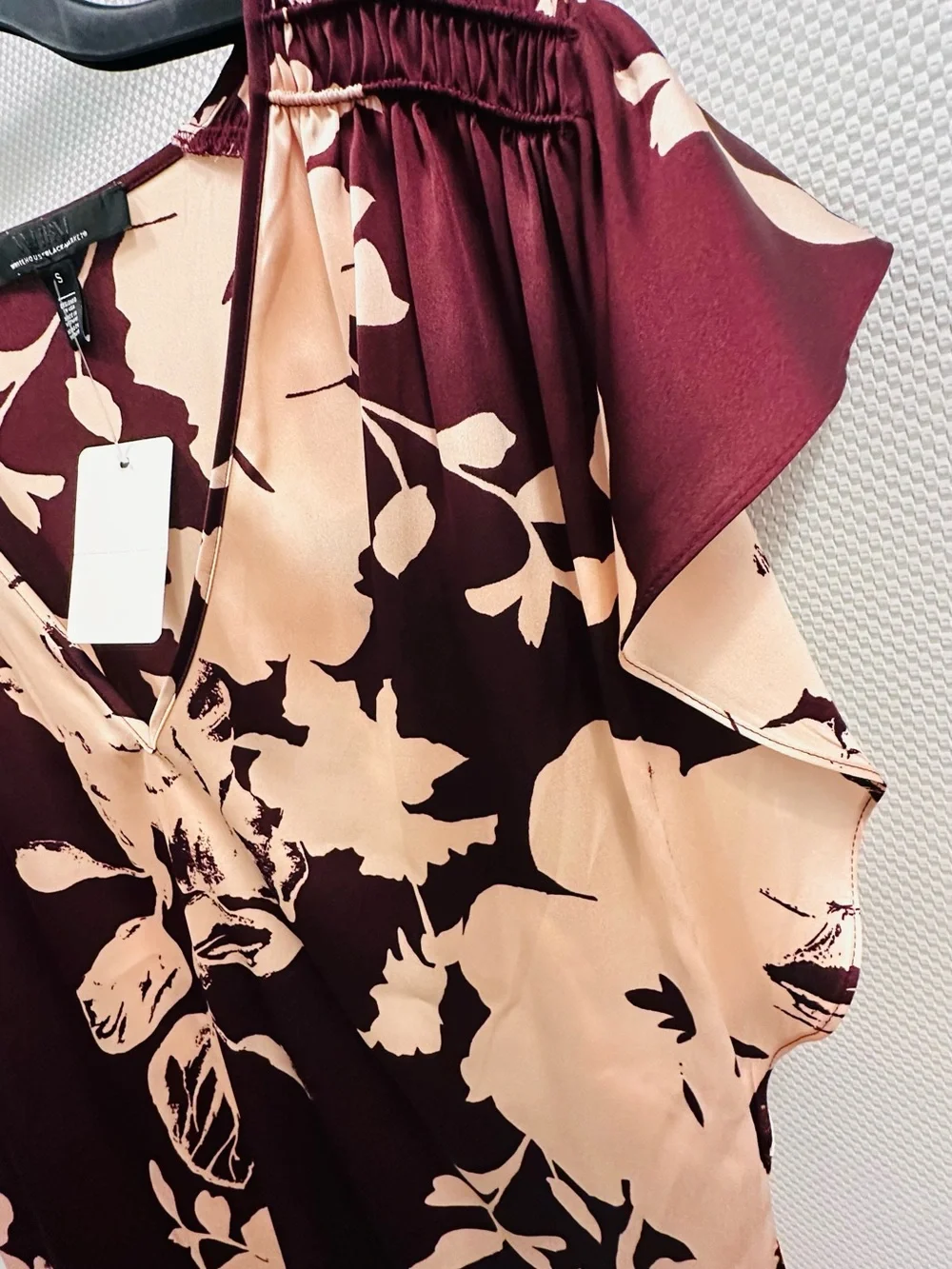 White House Black Market Burgundy and Blush Floral V-Neck Blouse - Picture 3 of 7